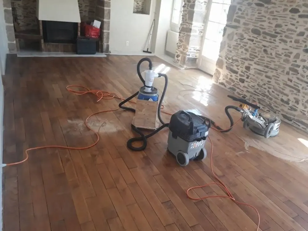 Ponçage parquet près de Cosnac